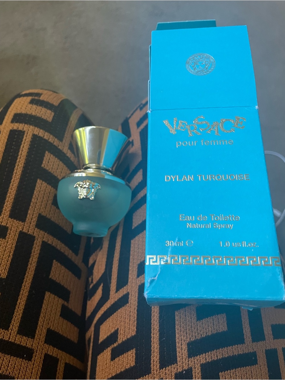 New 30 ML Versace Dylan Turquoise Pour Femme Eau de Toilette - Turquoise - Picture 2 of 3